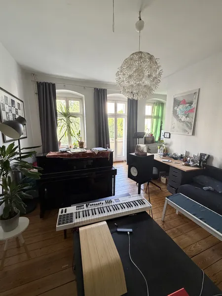1-Zimmer-Wohnung mit Balkon in Friedrichshain befristet 13.10.-11.10. — photo 1